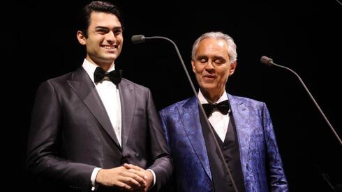 Andrea Bocelli with Wife and kids HISTORICAL visit at the Holly Tample in  Jerusalem 