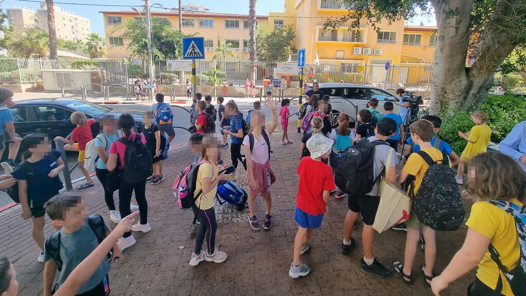 ראשון לציון, הבוקר (צילום: שמוליק דודפור) מחכה לפתיחת הלימודים