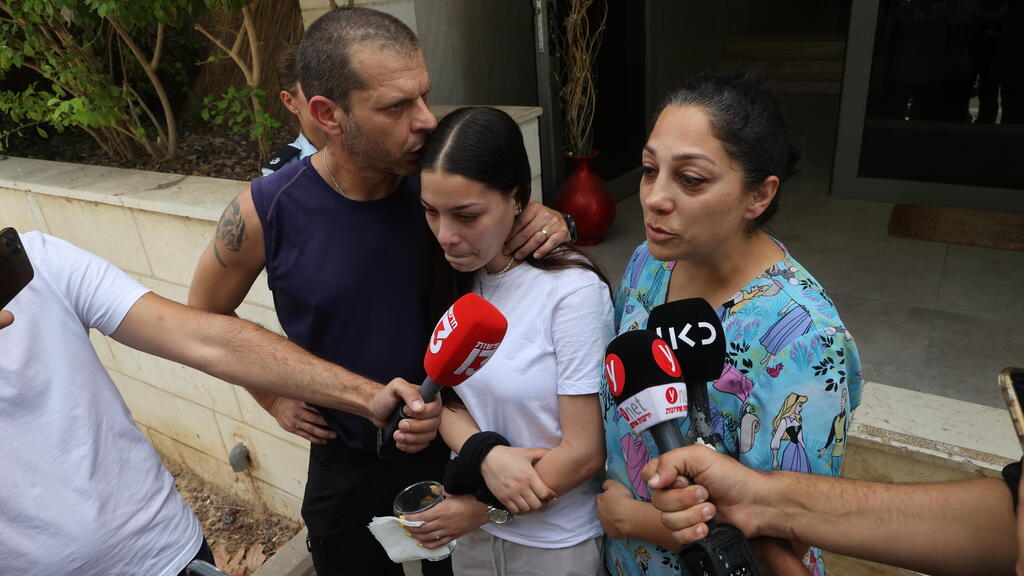 הותיר אחריו אישה, אב ושני ילדים. משפחתו של עמיחי כרמלי (צילום: יריב כץ) משפחתו של עמיחי כרמלי