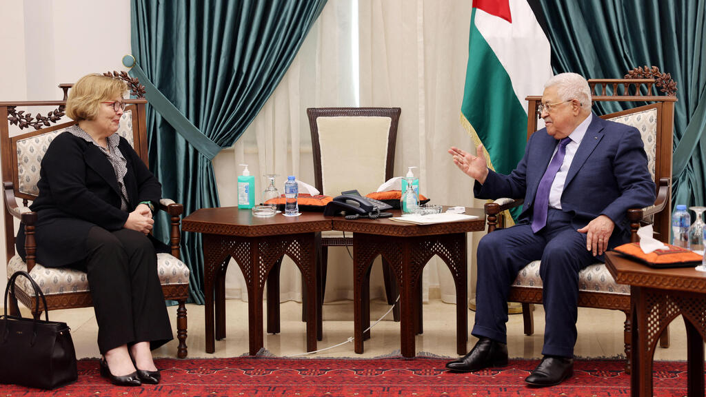 Palestinian President Mahmoud Abbas meets with U.S. Assistant Secretary of State Barbara Leaf 
