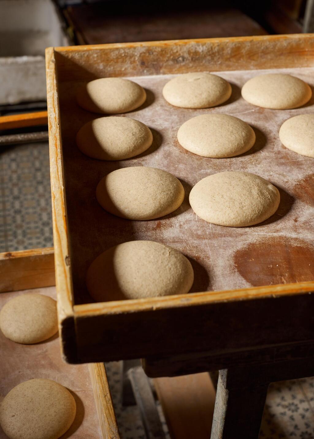 מתכון עתיק להכנת לחם שטוח על חלוקי נחל