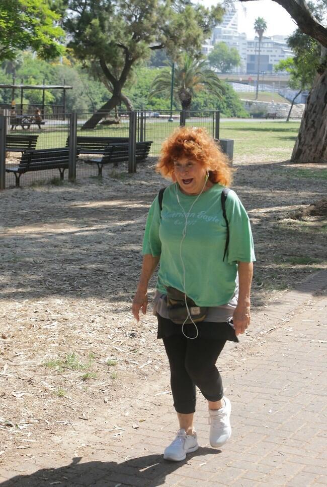 רואים אותה וישר עולה לנו חיוך