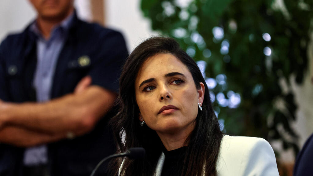 השרה שקד. הסבירה שגם הגולן ובית שמש לא הוכנסו לתוכנית, כיוון שנכללו בתוכניות אחרות (צילום: רויטרס) מסיבת עיתונאים במשרד האוצר