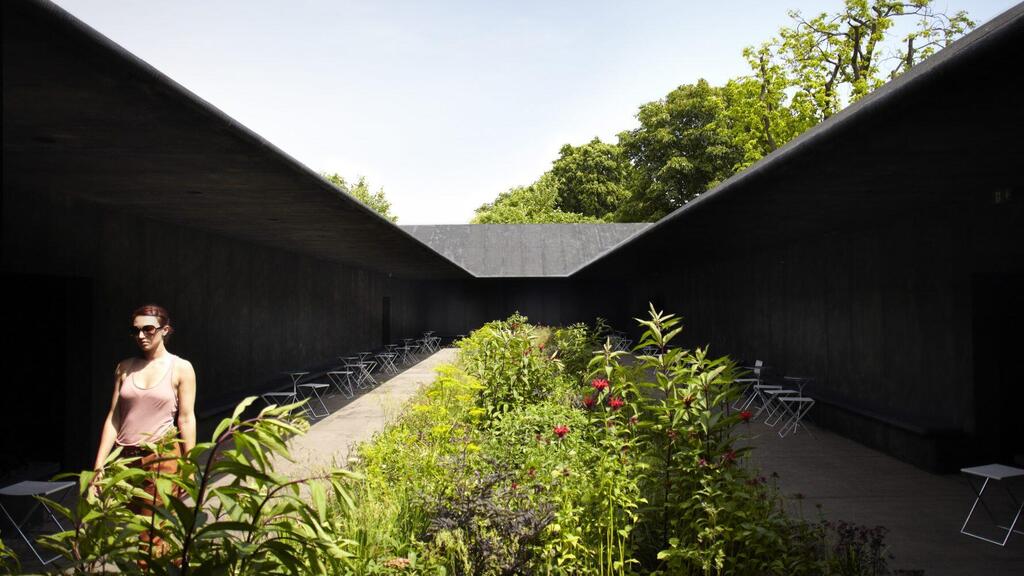 ביתן הקיץ של פיטר זומטר ב-2011 (צילום: John Offenbach, serpentinegalleries.org) ביתן הקיץ 2011