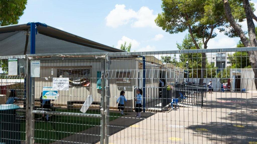 בית ספר בחריש קרוואנים בבית ספר בחריש