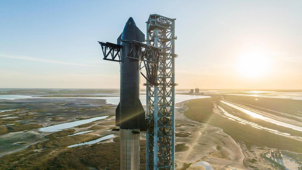 ספינת החלל של SpaceX (צילום: SpaceX) ספינת החלל של SpaceX