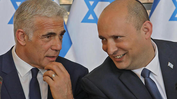 הולכים לבחירות. בנט ולפיד (צילום: EPA) ישיבת ממשלה