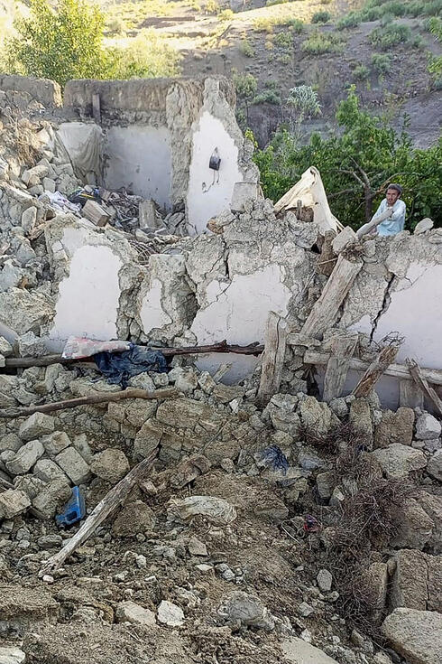 Afghan Quake Kills At Least 920 Toll Expected To Rise