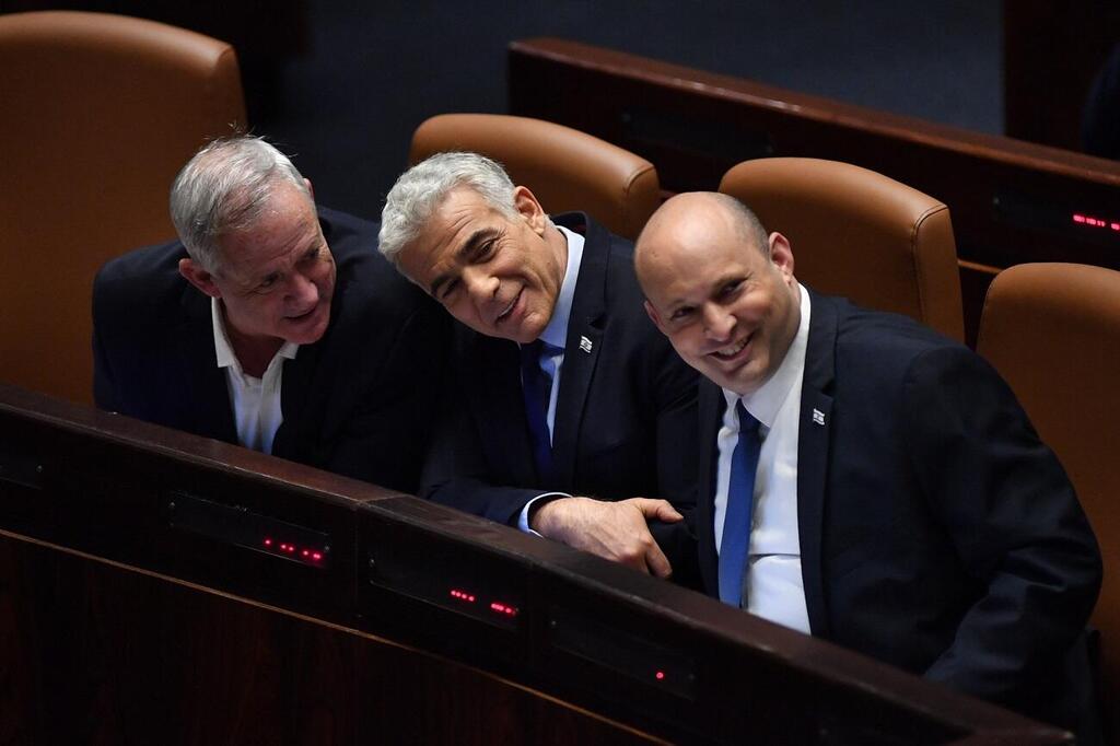נפתלי בנט, יאיר לפיד ובני גנץ במליאת הכנסת