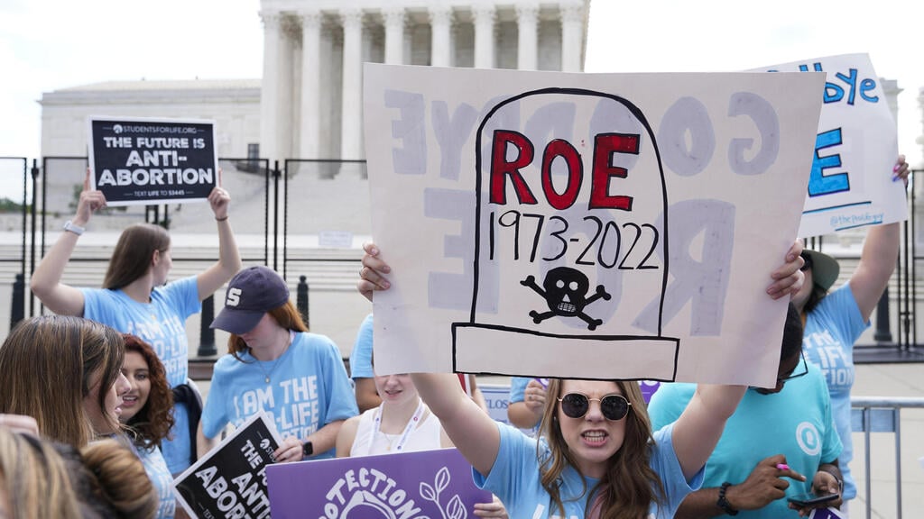 Pro-life rally in Washington celebrating overturning of Roe v. Wade (Photo: AP) מחאה בוושינגטון