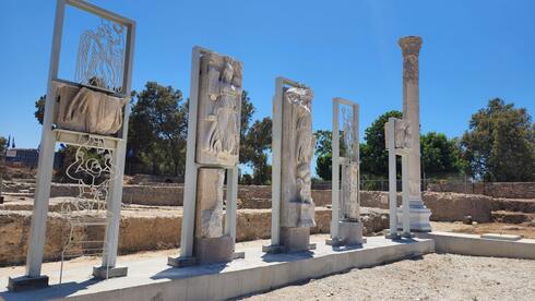 פסלי אלות ועוד: ממצאים ארכיאולוגיים שוחזרו בגן הלאומי תל אשקלון