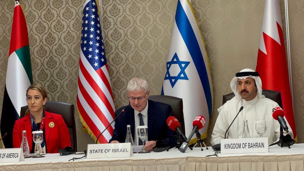 "התהוות של נדבך נוסף בהסכמי אברהם". המשלחות בפורום פסגת הנגב בבחריין (צילום: משרד החוץ ) המשלחות בפורום פסגת הנגב במנאמה