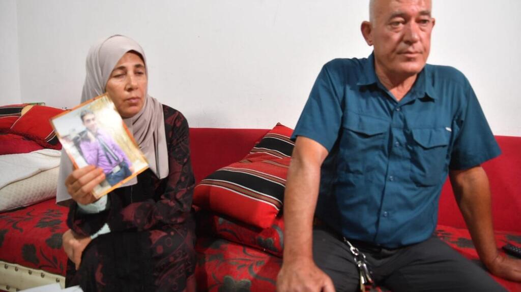 The parents of Hisham al-Sayed after a video clip of him was released by Hamas on Tuesday (Photo: Haim Horenstein ) מנאל ושעבאן הוריו של השבוי הישאם א סייד
