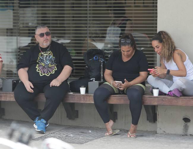 "חייבות לבקש סלפי" (צילום: מוטי לבטון) "חייבות לבקש סלפי"