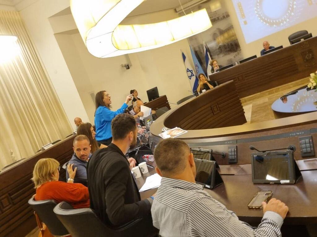 ישיבת מועצת העיר חיפה אמש ( צילום: ליאור אל-חי) ישיבת מועצת העיר חיפה