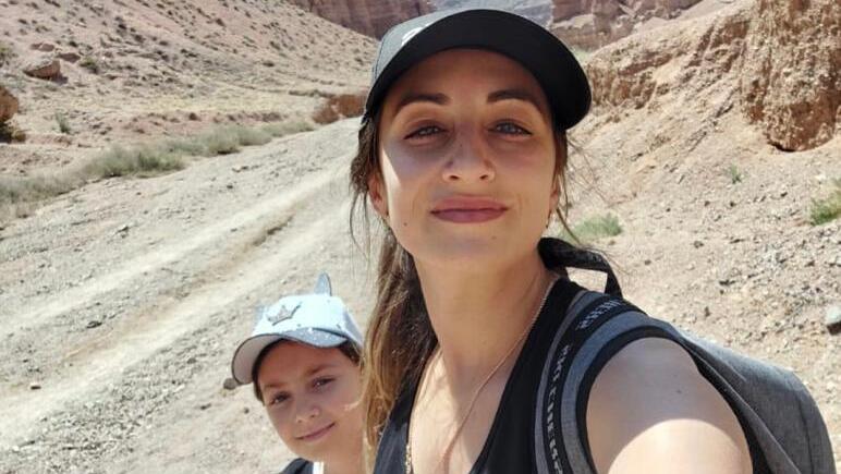 Dr. Alona Katlenikova and her daughter Anastasia (Photo: Masa Israel Journey) ד"ר אלונה קטלניקובה