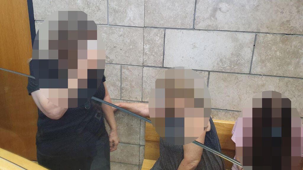 שלוש החשודות בבית המשפט (צילום: אסף מגל) שלוש החשודות בבית המשפט
