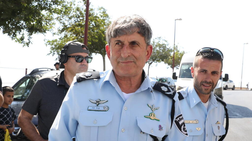עוזי לוי מבקר בבית משפחת קליינרמן