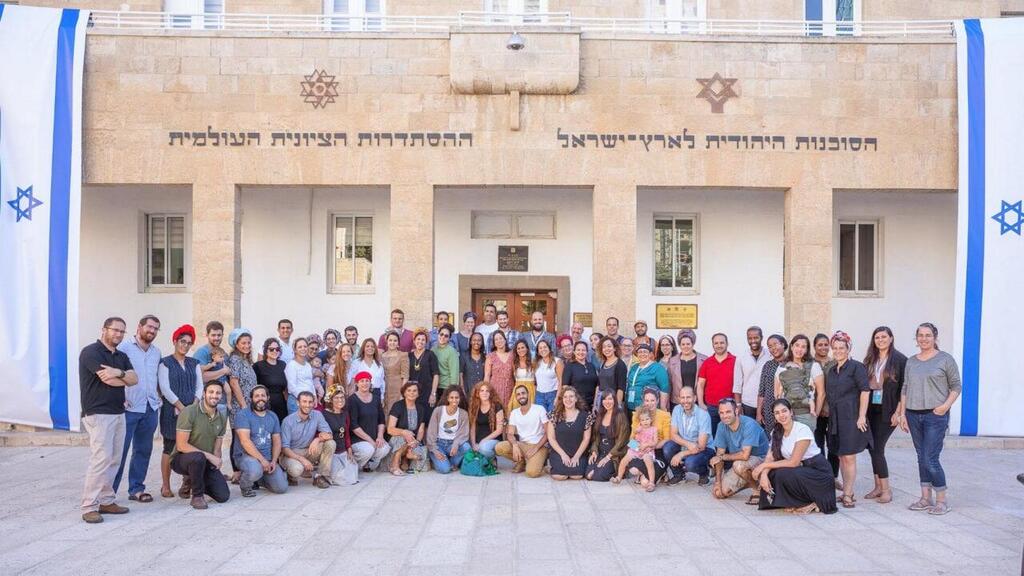מורים שליחים שכבר יצאו לחו"ל. גם המאבק על תנאי העבודה תרם (צילום: נועם פיינר) מחזור של מוקים שליחים שכבר יצאו לחו"ל