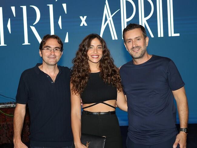 מברוק על הג'וב החדש. גרינברג עם בעלי המותג מיכאל אזולאי ומיכאל בן סעדון 