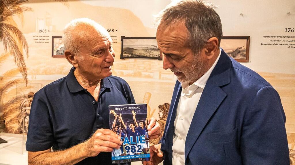 קליין וקבריני מעלים זכרונות (צילום: צביקה רוגר) קליין וקבריני מעלים זכרונות
