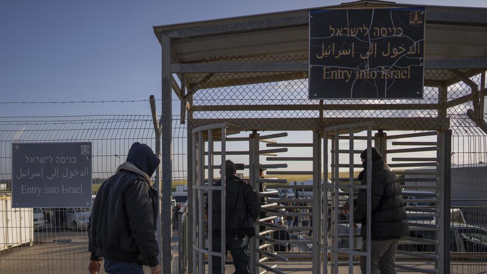 Palestinian workers enter Israel after crossing from Gaza on the Israeli side of Erez crossing 