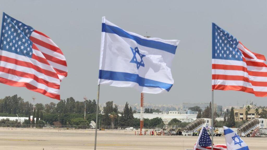 U.S. and Israel flags flown in honor of the Biden visit (Photo: Moti Kimchi) הכנות לנחיתת ג'ו ביידן בנתב''ג