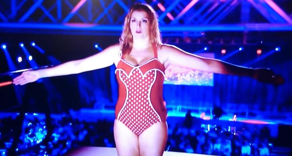 בריאליטי Splash! בשנת 2013. המטרה - לתרום את הכסף בחירות מפלגה שמרנית ל ראש ממשלת בריטניה פני מורדנט