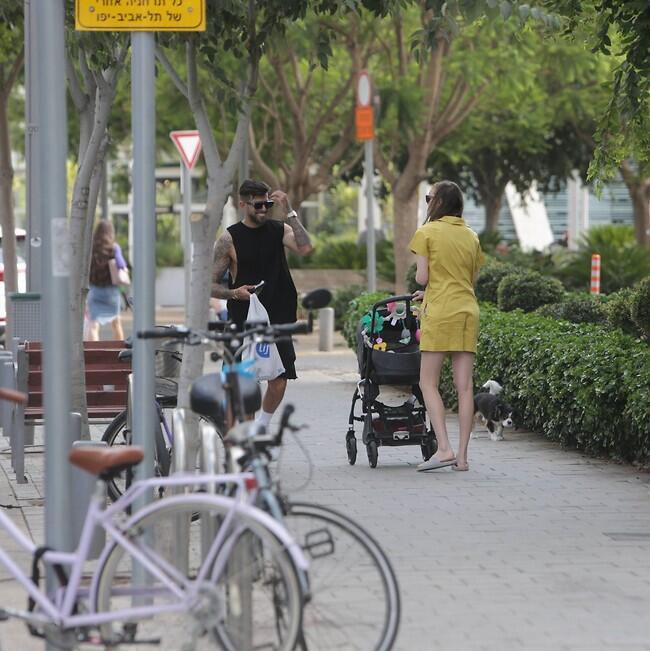 שלום של "אנחנו לא ממש מכירים אבל שנינו מפורסמים"