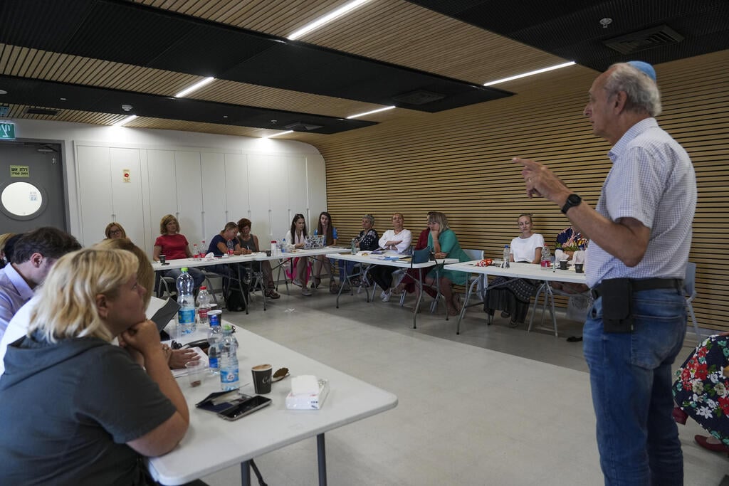Ukranian mental health specialists train in trauma care in Israel (Photo: AP) Ukranian mental health specialists train in trauma care in Israel