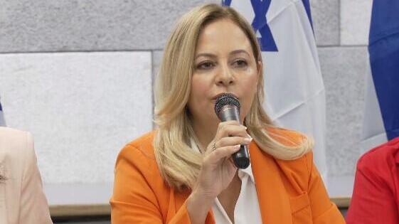 חגית פאר יו"ר נעמת (צילום: חגי דקל ) חגית פאר במסיבת עיתונאים של מעונות היום