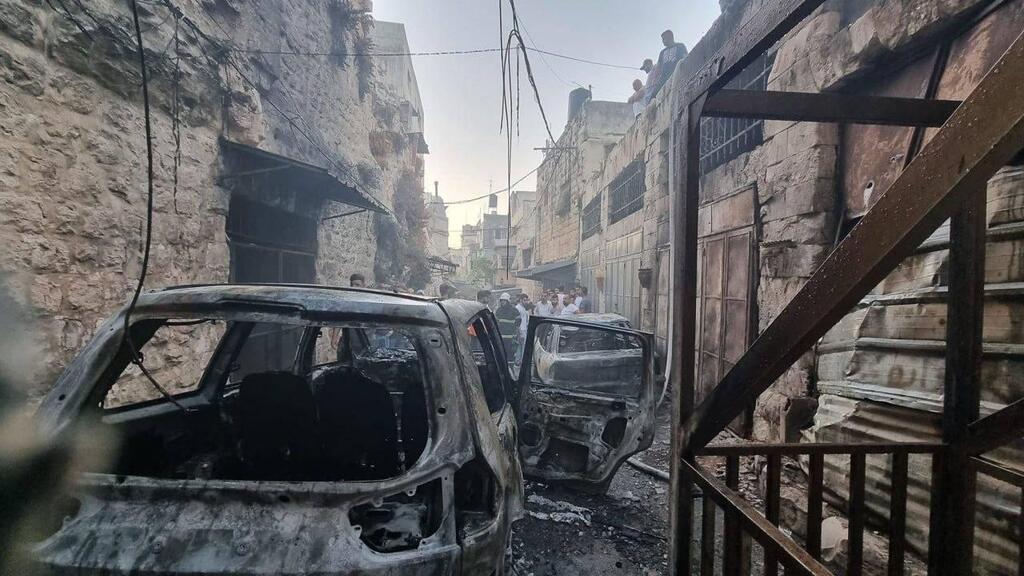 Cars burned during gunfight in Nablus between security forces and Palestinian gunmen early on Sunday מכוניות שרופות בשכם