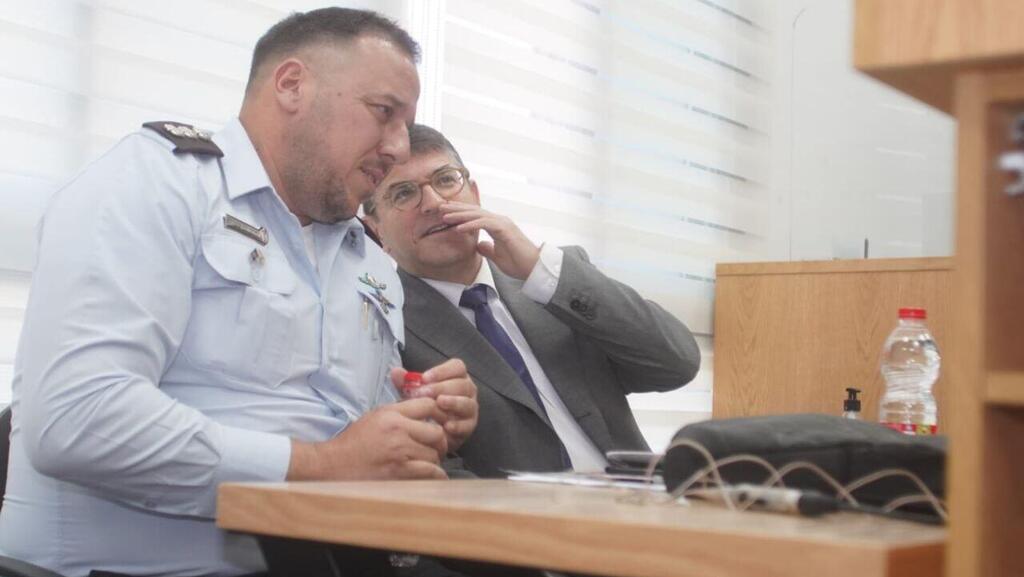 העדות הדרמטית שהביאה לפתיחת התיק מחדש. גונדר משנה בן שטרית (צילום: לירן לוי) עו"ד עודד סבוראי עם גונדר משנה פרדי בן שטרית