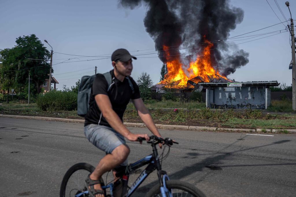 צילום: AFP נזקי הפגזה רוסית בחמוט מחוז דונייצק חבל דונבאס אוקראינה מלחמה רוסיה