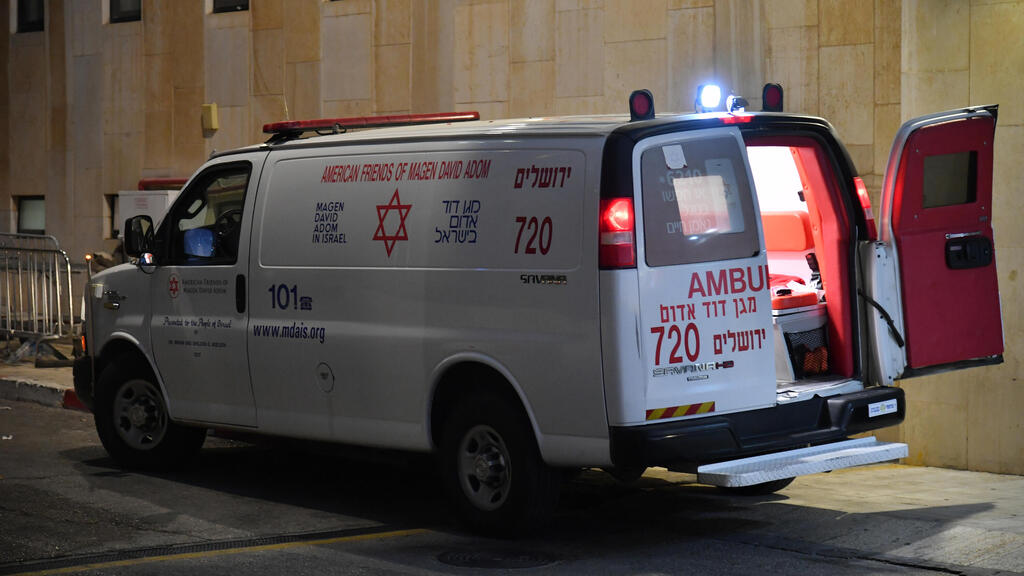 אמבולנס בבית החולים הדסה עין כרם. ארכיון (צילום: יואב דודקביץ') פינוי הילדים הפצועים לבית החולים הדסה הר הצופים, ירושלים
