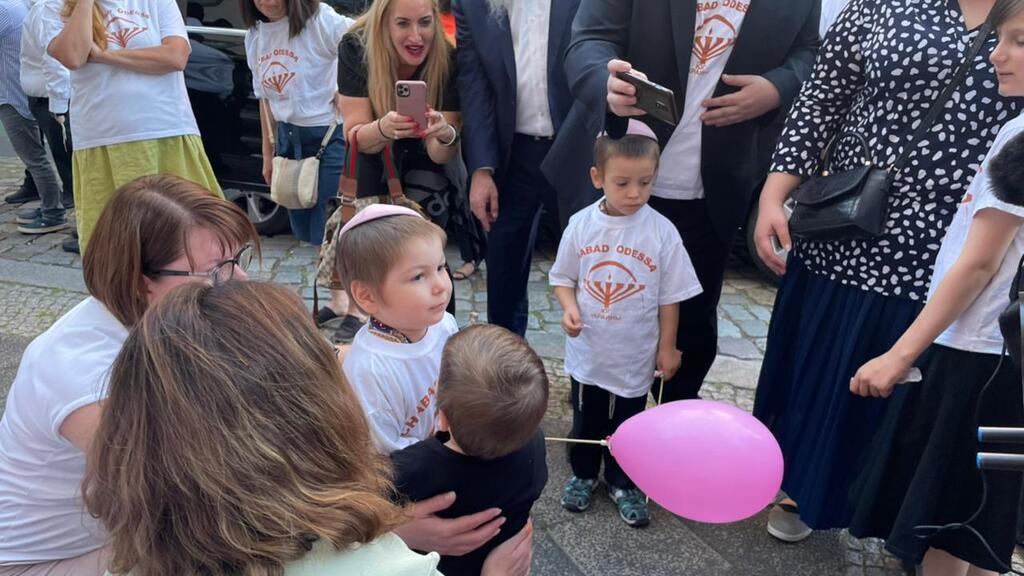 A welcoming party to the new orphans (Photo: Chabad Odesa) קבלת פנים ליתומים שהצטרפו