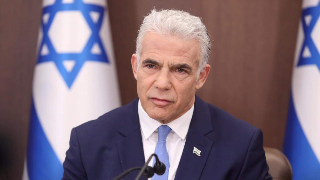 רה"מ לפיד בפתח ישיבת הממשלה, הבוקר (צילום: מארק ישראל סלם) ישיבת ממשלה