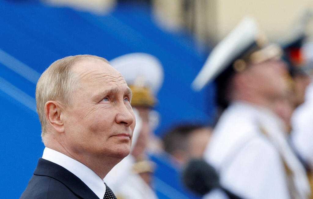 פוטין היום בסנט פטרבורג (צילום: רויטרס / Sputnik/Mikhail Klimentyev/Kremlin) נשיא רוסיה ולדימיר פוטין חגיגות יום הצי ב סנט פטרסבורג