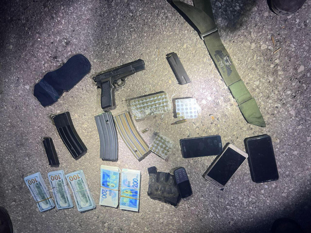 האמל"ח והכסף המזומן שנמצאו בעת מעצר בסאם א-סעדי