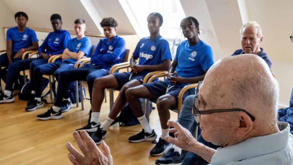 Holocaust survivor Shaul Paul Ladany talks to youth players of FC Chelsea 