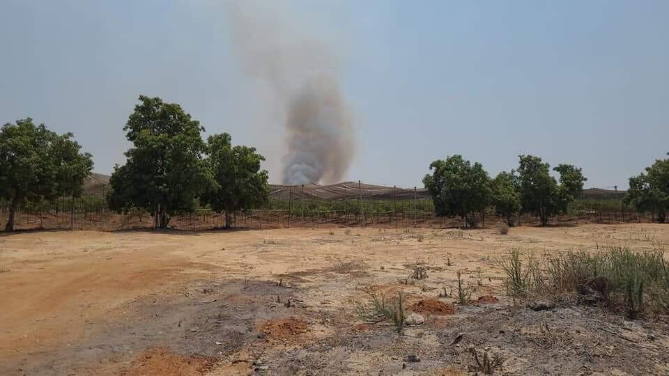 השריפה ליד כפר חב"ד, היום (צילום: דוברות כבאות והצלה) השריפה ליד כפר חב"ד