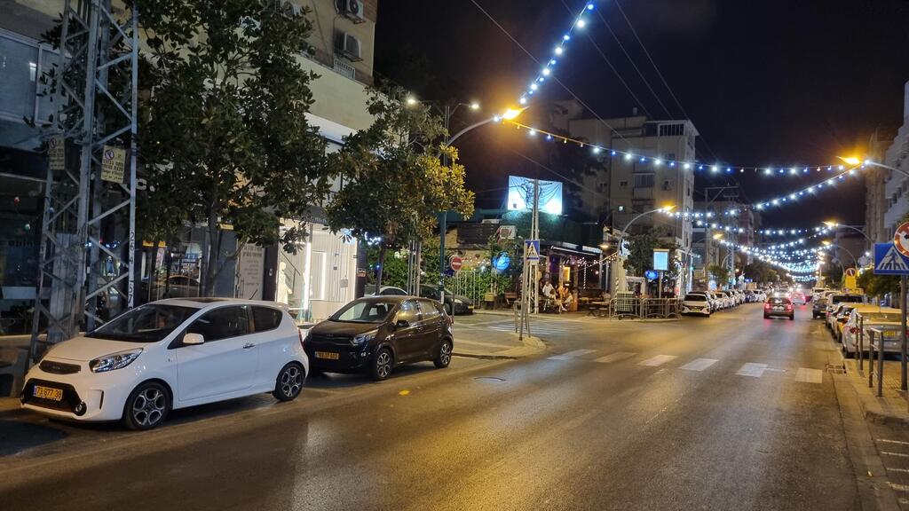 רחוב הבילויים בראשל"צ שומם. "היו הרבה ביטולים" (צילום: עידו ארז) מקומות בילוי ריקים בראשון לציון בצל האזעקות