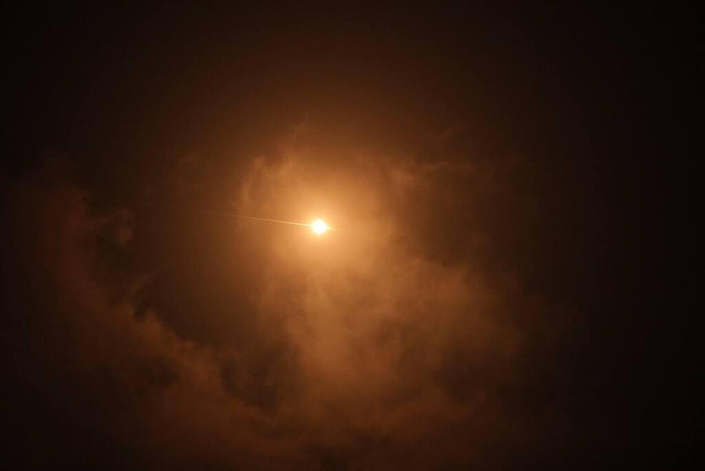 יירוט בשמי אשקלון (צילום: אריק מרמור) יירוט כיפת ברזל אשקלון