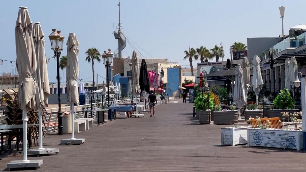 המבצע משבש גם את שגרת החיים בישראל. המרינה באשקלון ריקה (צילום: אריק מרמור) המרינה באשקלון