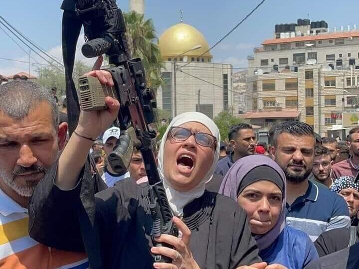 הלוויתו של המחבל איברהים אל-נבולסי בשכם