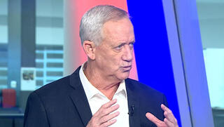 שר הביטחון בני גנץ באולפן ynet