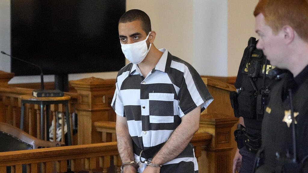 Hadi Matar (Photo: AP) ארה"ב האדי מטר בית משפט האיש שתקף דקר את סלמן רושדי