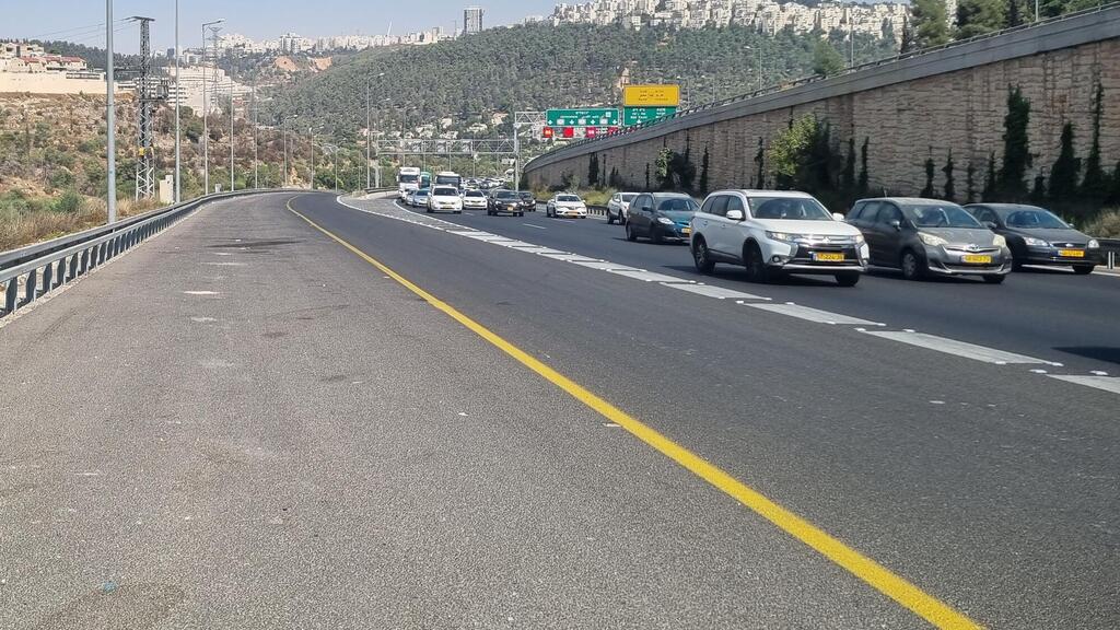 הפקק שבדרך - חיבור כביש 16 עם כביש 1 בקסטל (אודי עציון ) הפקק שבדרך - חיבור כביש 16 עם כביש 1 בקסטל