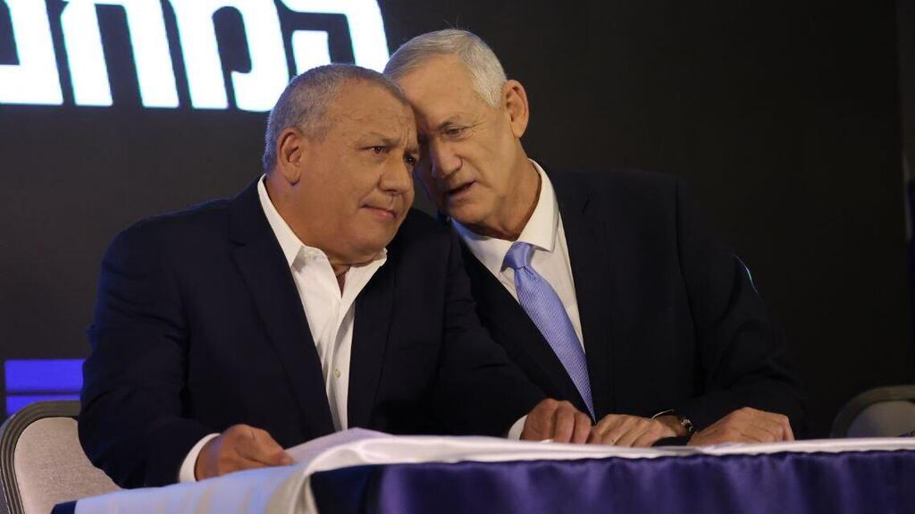 גדי אייזנקוט ובני גנץ בהצהרה לתקשורת