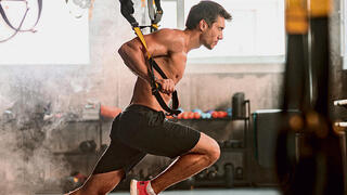אימון כוח חיזוק שרירים חדר כושר מכון כושר